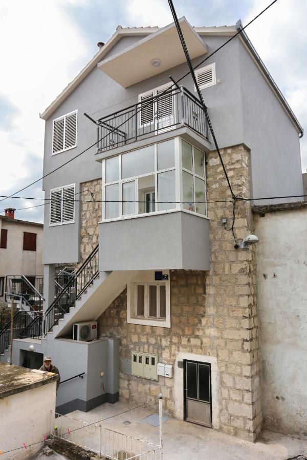 Apartments By The Sea Kastel Kambelovac, Kastela - 8679 Exterior photo