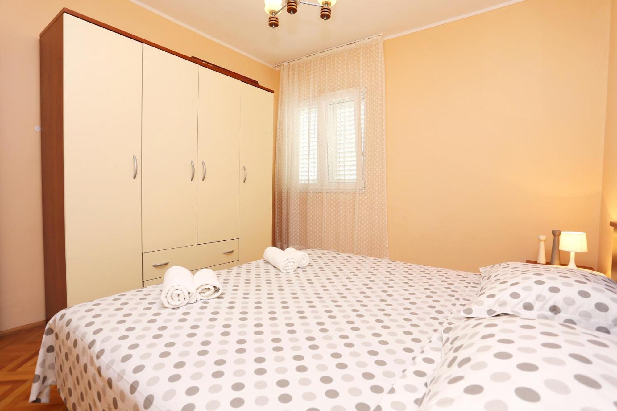 Apartments By The Sea Kastel Kambelovac, Kastela - 8679 Room photo