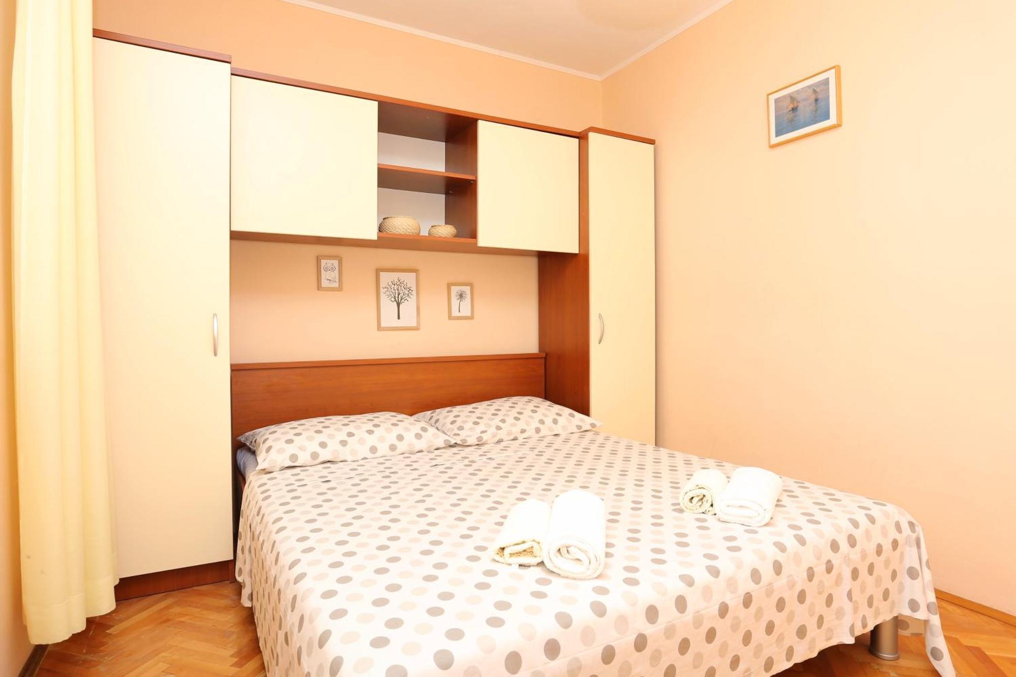 Apartments By The Sea Kastel Kambelovac, Kastela - 8679 Room photo