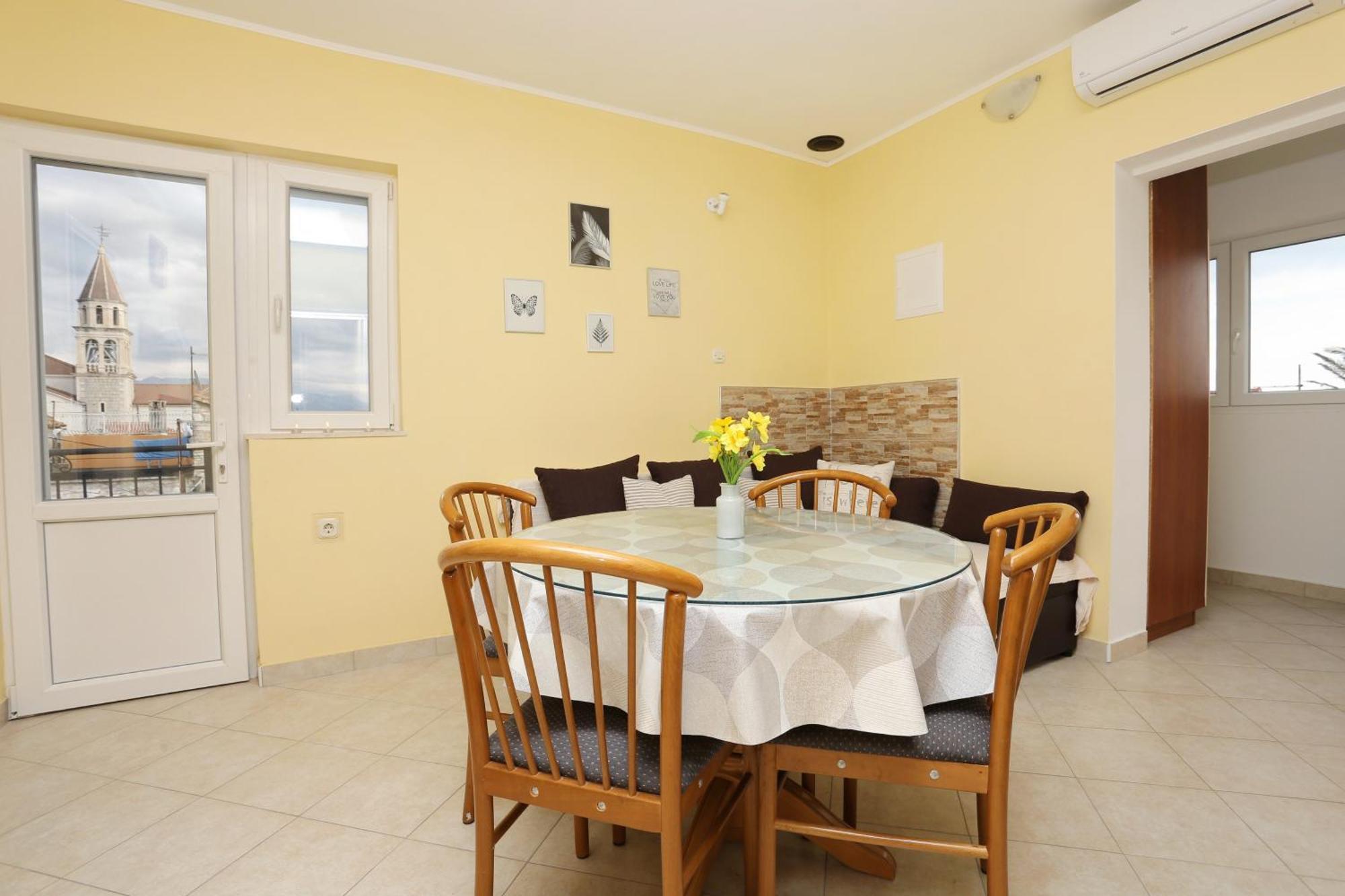 Apartments By The Sea Kastel Kambelovac, Kastela - 8679 Room photo